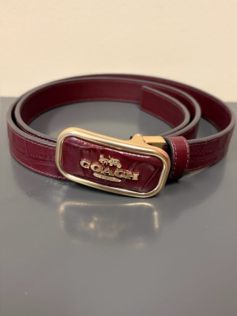 Coach Outlet Signature Buckle Cut-To-Size Morgan Belt, 25MM, Maroon /Gold